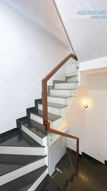 BÁN NHÀ Q4 KHU VIP ẨM THỰC 20 THƯỚC 4 TẤM HẺM 4M THÔNG GIÁ 4TỈ 890 GIÁP Q1 KHU DÂN CƯ - 2