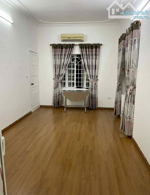 ❇️BÁN NHÀ TẬP THỂ TẦNG 2, PHỐ QUÁN THÁNH, BA ĐÌNH 70 M2, 3 PHÒNG NGỦ, 1 VS,  GIÁ RẺ  💥 - 2