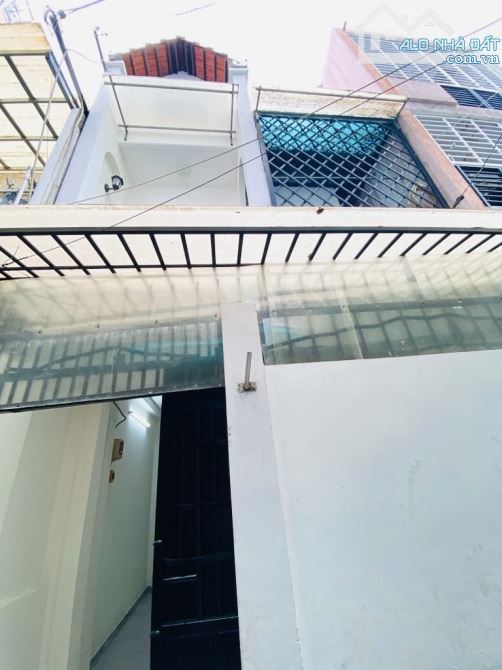 NHÀ 3 TẦNG - DT 45m2 - CÁCH HẺM ÔTÔ 2 CĂN - SÁT TRUNG TÂM PHƯỜNG 1 - QUẬN 8 - NHỈNH 5 X - 2