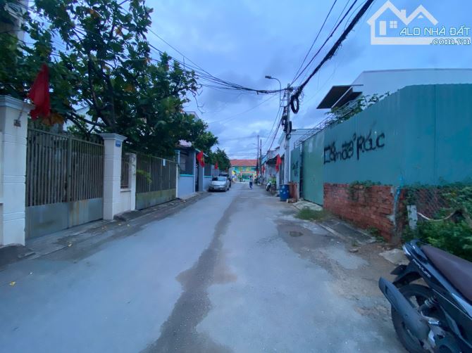 LÔ ĐẤT CỰC HIẾM CÁCH 20M RA MT LÒ LU _ DT226M2 _ TRƯỜNG THẠNH _ QUẬN9 CHỈ HƠN - 2