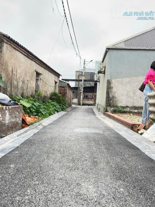ĐẤT NỀN ĐÌNH TRUNG - XUÂN NỘN - ĐÔNG ANH, NGÕ THÔNG Ô TÔ VÀO ĐẤT, VÀI BƯỚC RA Ô TÔ TRÁNH - 2