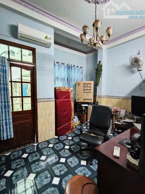 Quận 6 nở hậu 79m2 - hai tầng BTCT hẻm thông giá chỉ 5 tỷ hơn. - 2