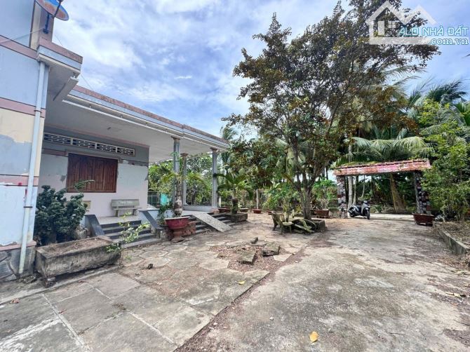 Cần bán gấp gần 1000m nhà và đất( 100m thổ cư) nhà thuộc phường sơn đông, đường ô tô đến đ - 2
