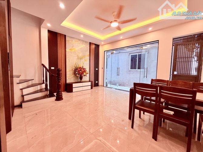 I LĨNH NAM - THANG MÁY - FULL NỘI THẤT - VỊ TRÍ CỰC ĐẸP- CÁCH Ô TÔ TRÁNH 1 NHÀ - 2