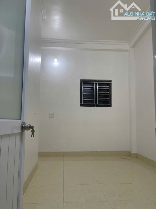 Nhà 3 tầng ngõ đường Trần Huy Liệu giá hợp lý - 2
