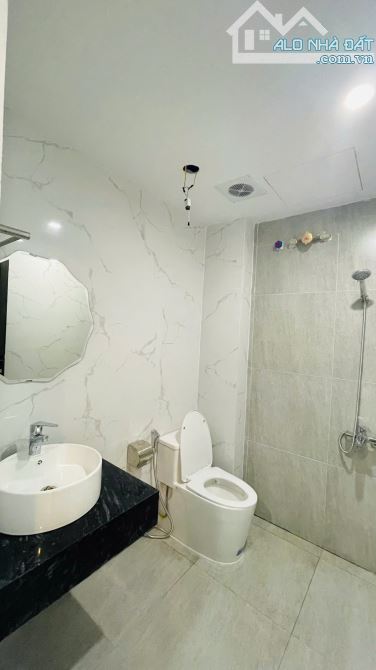 🏠 NHÀ  SIÊU DÒNG TIỀN - 210M2- 10 TẦNG  - 46 CĂN - THU 300TR/TH - GIÁ 75 TỶ📞 Hằng mini - 3