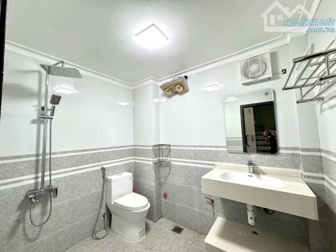 SIÊU PHẨM 5 TẦNG MỚI TINH_THANG MÁY_MẶT NGÕ Ô TÔ TRÁNH ĐỖ_30M RA TRỤC ĐƯỜNG CHÍNH THÔNG ĐI - 3