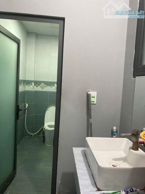 NP772 💥 Hạ gi.á bán căn nhà gác lửng gần chợ 26 kp11 phường Tân Phong - 3