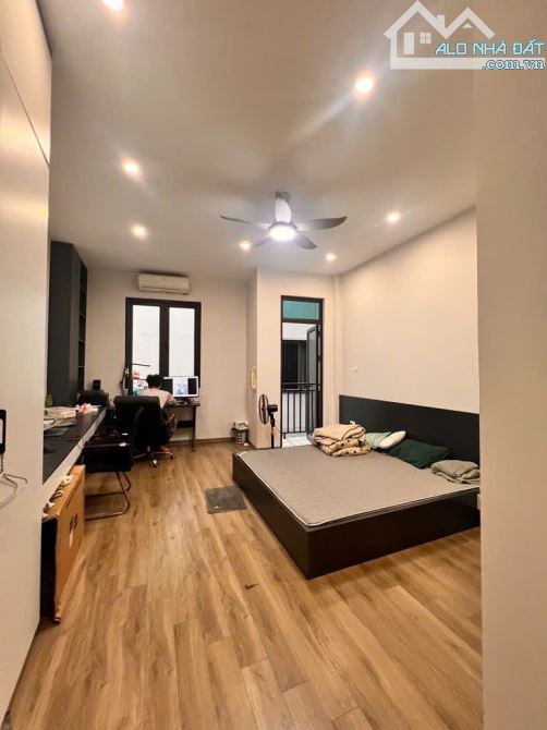 Bán gấp nhà phố Dịch Vọng, 63m², 5 tầng, ô tô đỗ cửa, giá 17.8 tỷ - 3