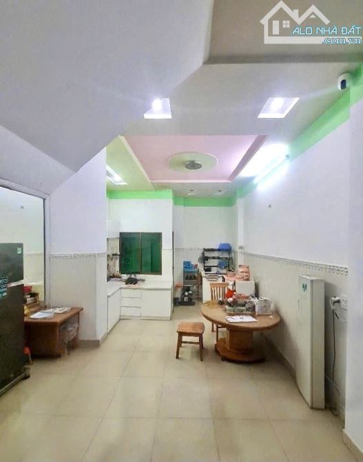 Bán nhà Dương Quảng Hàm - Hẻm 496 Sát mặt tiền- Hẻm nhựa 8M - 4 tầng 4PN- ở ngay - 3