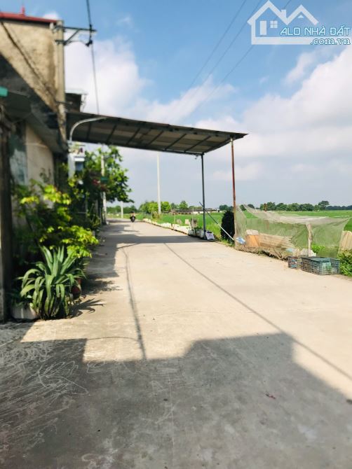 LÔ GÓC BÌA LÀNG DỤC TÚ - ĐÔNG ANH THÔNG Ô TÔ TRÁNH SÁT ĐƯỜNG DẪN TỨ LIÊN - CAO TỐC HÀ NỘI - 3