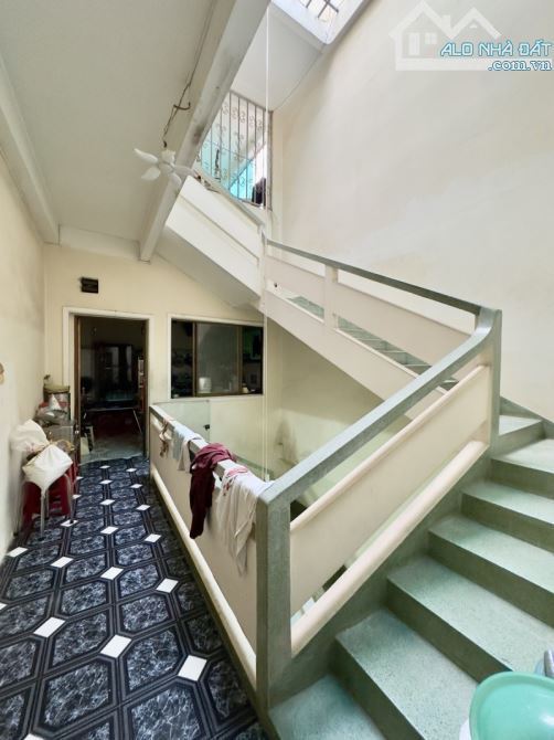 Bán Gấp Nhà Mặt Tiền Quận 5 - Đường nhựa rộng 12m có lề - 4 tầng 90m2 (4 x 22) sổ vuông đẹ - 3