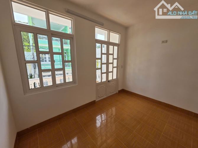 Bán nhà 2 tầng khu dân cư Đường Đệ - Vĩnh Hoà . Đường ô tô rộng 7m - 3