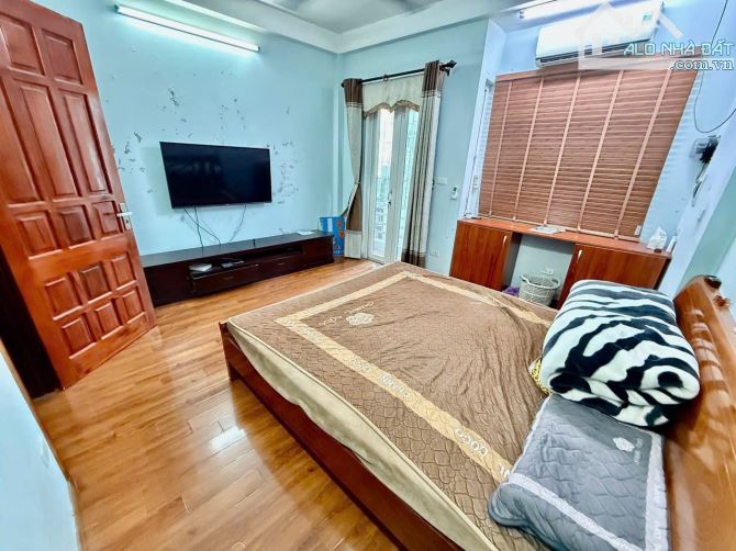 BÁN NHÀ HÀO NAM ĐỐNG ĐA 60m 5Tầng Mt 6.8m GIÁ 13.5 TỶ NGÕ THÔNG KINH DOANH. - 3