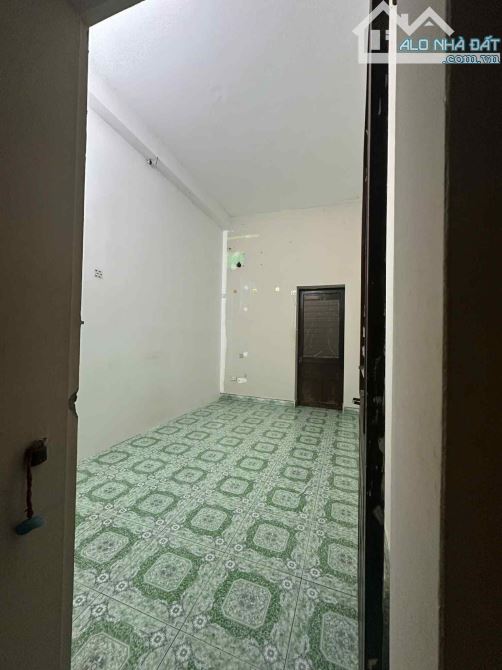 Cho thuê nhà ngõ Khâm Thiên, 2 tầng x 50m2, 3 ngủ, 2 vệ sinh, 10 triệu - 3