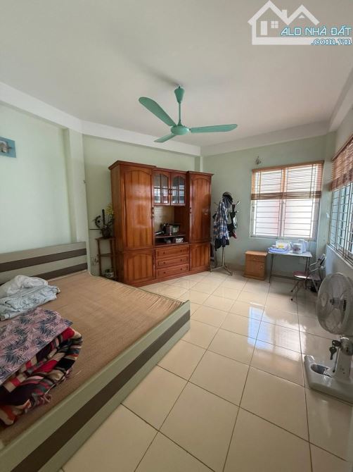 Bán phân lô ngã tư Huỳnh thúc kháng - 15 tỷ - DT 42m - 2 thoáng, ô tô tránh - 3
