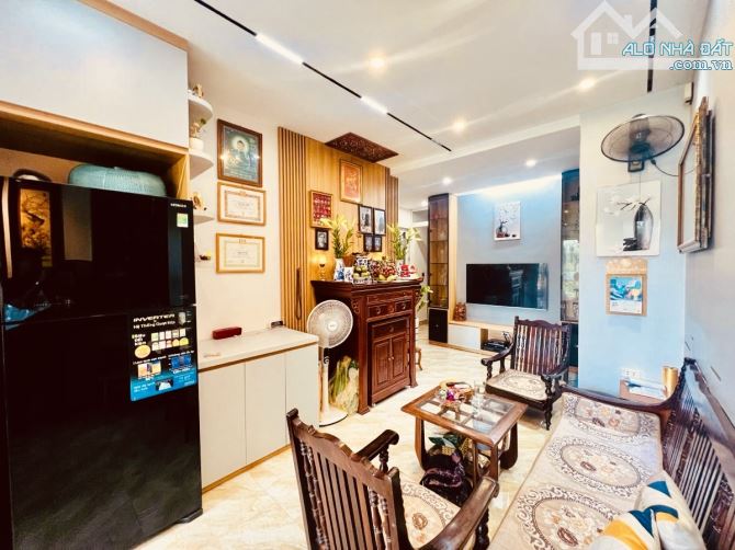 Bán nhà căn hộ tập thể Cầu Giấy, 3 ngủ thoáng mát, sổ đỏ chính chủ giao dịch ngay - 3
