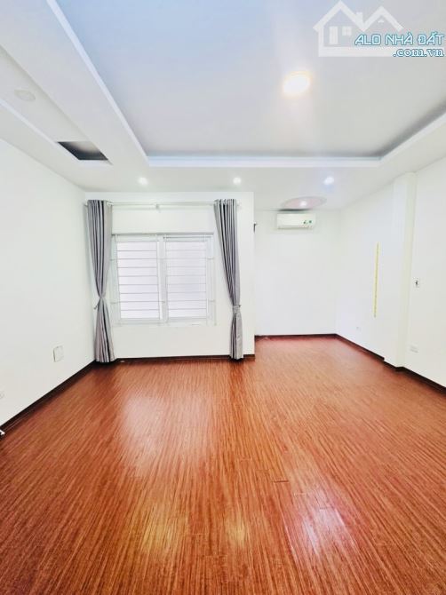 NHÀ TRẦN BÌNH 5 tầng 30m , MT 5m2, Giá 7,5 tỷ . Nhà phân lô, nông thoáng, gần ô tô , full - 3