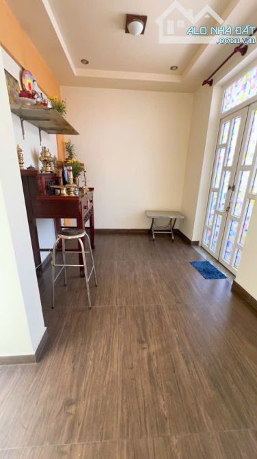 NHÀ PHÙ HỢP VỚI KHÁCH THÍCH RỘNG RÃI YÊN TĨNH - HƠN 100M2 - 14 TỶ - 3