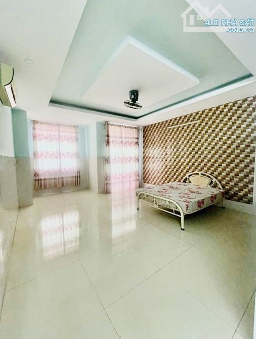 Gần Aeon Mall Bình Tân - Khu Tên Lửa - 4 tầng - 5m x 20m - 4PN lớn - Cạnh công viên - 3