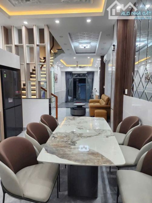 Bán nhà hẻm 6m 1942 Huỳnh Tấn Phát, NB, Dt 4 x18m, 3 lầu, ST. Giá 7,7 tỷ - 3