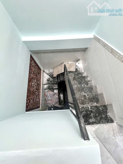 BÁN NHÀ 3 TẦNG, HẺM XE HƠI NGAY TÊN LỬA, NHINH 5 Tỷ. - 3