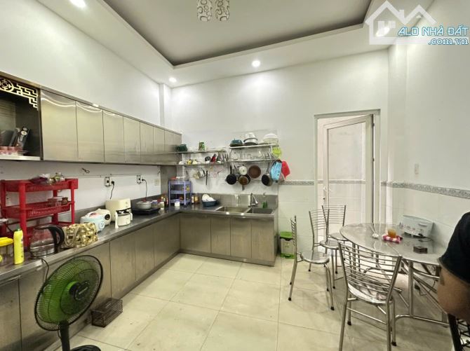 Bán nhà Bùi Thế Mỹ - sát bên Ni Sư Huỳnh Liên - DT 55m2 - 1 trệt 3 lầu - giá 6.9 tỷ Tl - 3