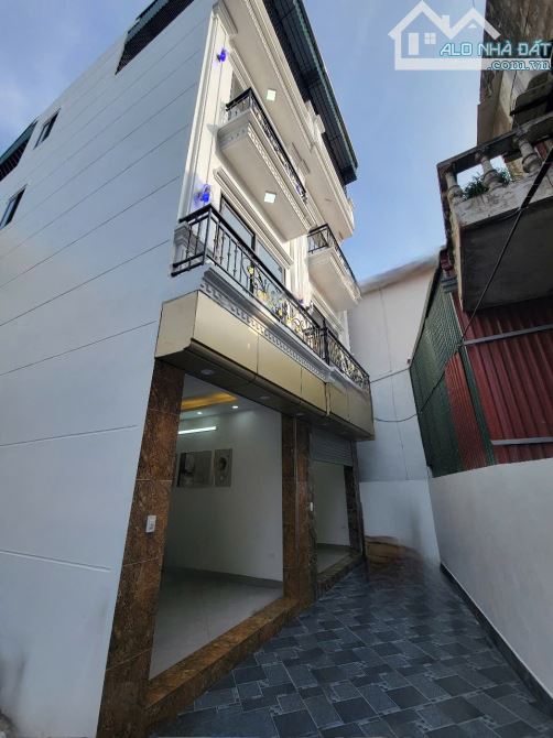 Nhà cực đẹp xem là mê gần 50m2 ô tô đỗ cửa chỉ hơn 6₫ - 3