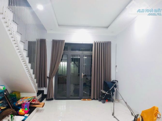 Nhà bán P.Quyết Thắng cũ ( Trấn Biên mới) 2,4 tỷ 61m2 đúc kiêng cố 61m2 hẻm 3 gác - 3