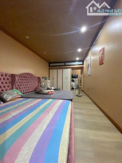 Bán Nhà phố Hàng Cót, Hoàn Kiếm 2 tầng Gần 30 m nhỉnh 5 TỶ, Sát phố, dòng tiền 10 triệu/1T - 3