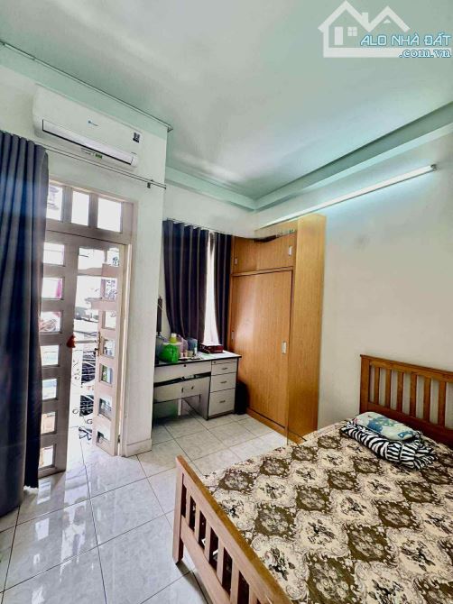 Hẻm xe tải - mã lò - giảm mạnh chỉ còn hơn 2 tỷ - 3 tầng giếng trời - 2 phòng. - 3