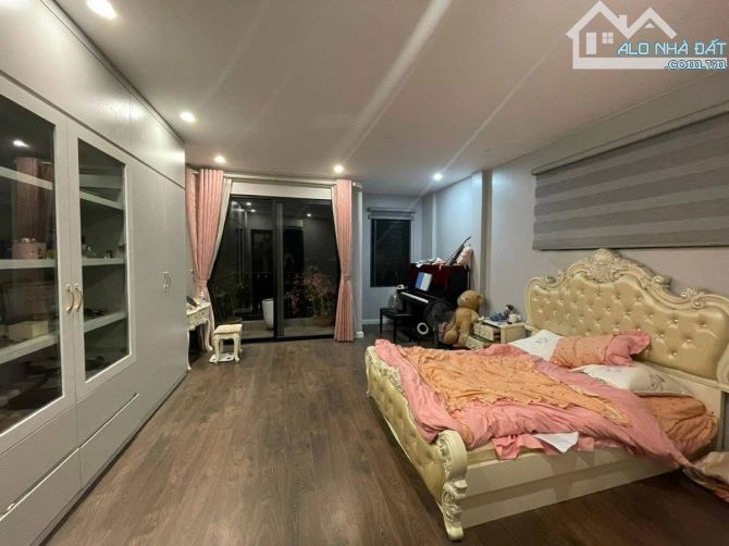 Bán nhà 5T Pháo Đài Láng ôtô đỗ 10m,lô góc,mặt tiền rộng,cầu thang giữa,DT 60m 5T MT 5,3m - 3