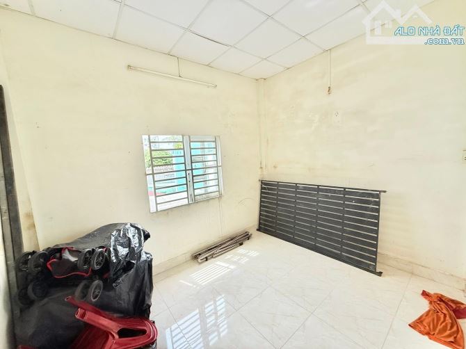 Hẻm ô tô 66 Trần Văn Quang, Tân Bình, 2 lầu, sân thượng, 3 phòng ngủ, chỉ nhỉnh 2 tỷ - 3