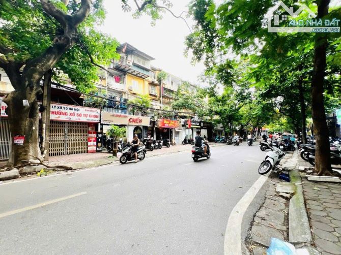 NHÀ TẬP THỂ ĐẸP - MẶT PHỐ QUỲNH MAI- FULL NỘI THẤT - 2 MẶT THOÁNG - Ô TÔ ĐỖ CẦU THANG - 3
