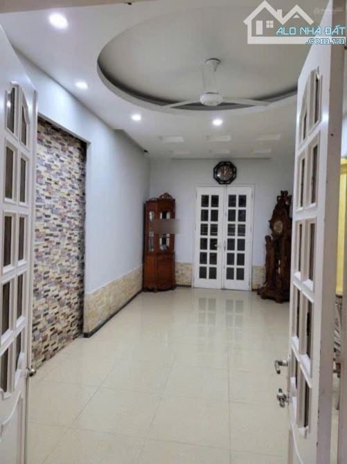 Giảm 500tr !Cần bán gấp nhà Thịnh Hào, Đống Đa 105m 5T MT 4,5m ,Ô tô, dòng tiền 300tr 19ty - 3