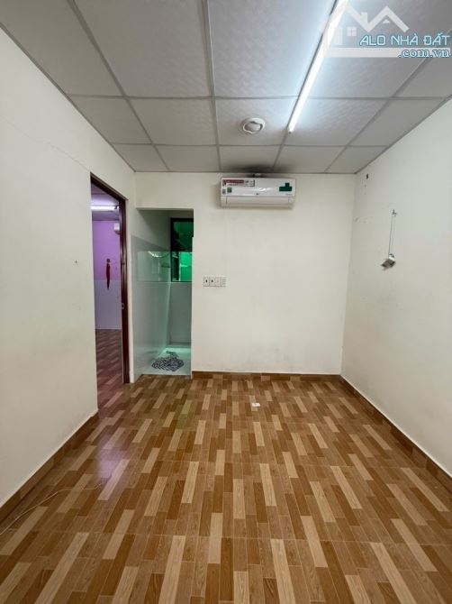Nguyễn Sỹ Sách , Tân Bình, Cách 1 Căn Ra Hẻm xe Hơi, 5.8m x 6.5m, Giá 4 Tỷ TL - 3