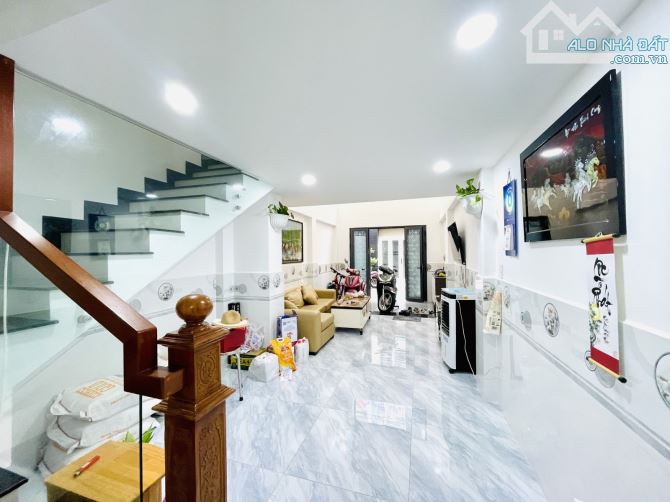 PHÚ NHUẬN NGUYỄN ĐÌNH CHÍNH HẺM XE HƠI VÀO NHÀ - NHÀ ĐẸP Ở NGAY- 55M2 4 TẦNG CHỈ 15.5TY - 3