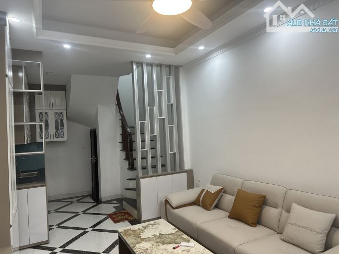 Nhà 5 tầng 40m2 Thượng Thuỵ, hàng xóm CiPutra - 3