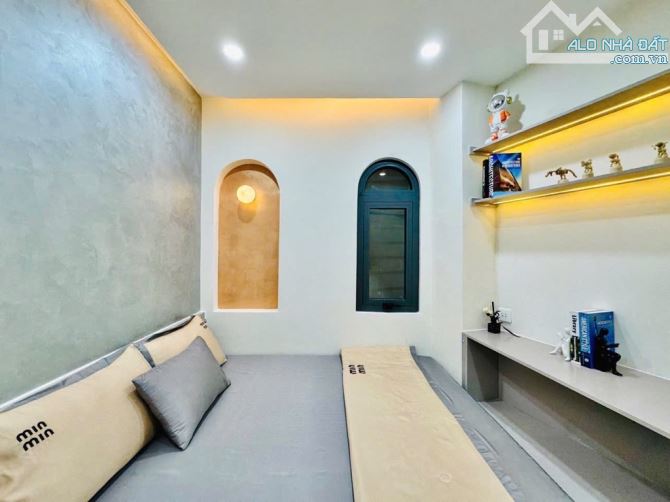 Bán Nhà Phú Nhuận - Hẻm Xe Hơi 1 Căn - Nhà Đẹp 2 Tầng - Full Nội Thất - Nhỉnh 4 Tỷ - 3