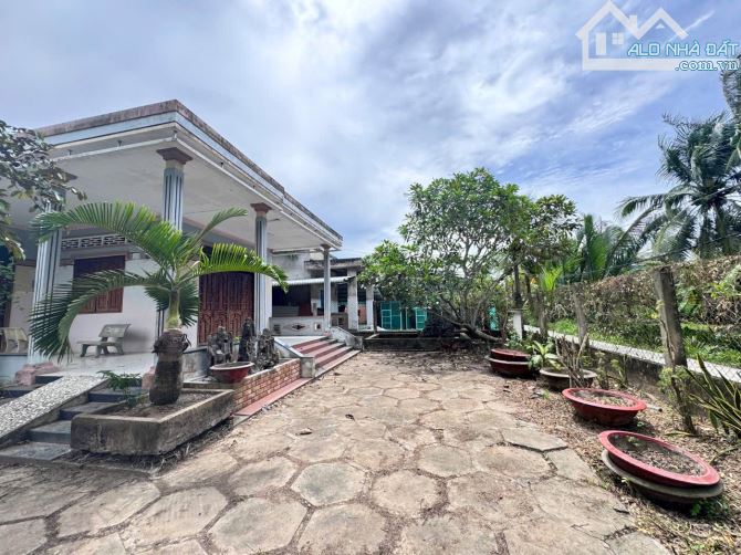 Cần bán gấp gần 1000m nhà và đất( 100m thổ cư) nhà thuộc phường sơn đông, đường ô tô đến đ - 3
