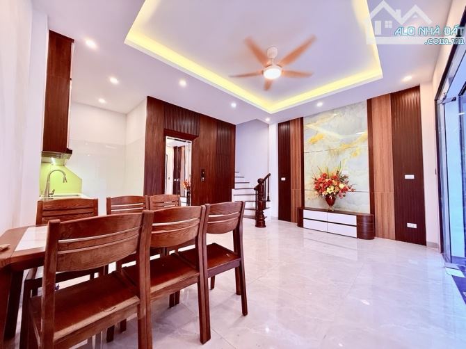 I LĨNH NAM - THANG MÁY - FULL NỘI THẤT - VỊ TRÍ CỰC ĐẸP- CÁCH Ô TÔ TRÁNH 1 NHÀ - 3