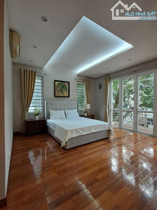 BIỆT THỰ VƯỜN ĐÀO - DT 276M2 x 4,5T - MT 19,5M - 216 TỶ - LÔ GÓC - KINH DOANH - VỈA HÈ - 3
