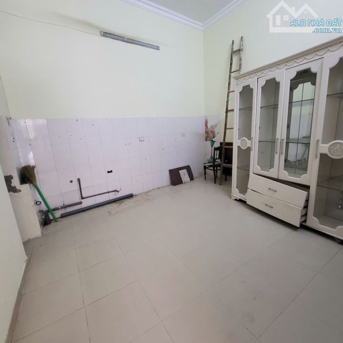 Cho thuê nhà nguyên căn tại 609 Lạc Long Quân,Tây Hồ. DT 60m x 4 tầng, giá 18tr - 3