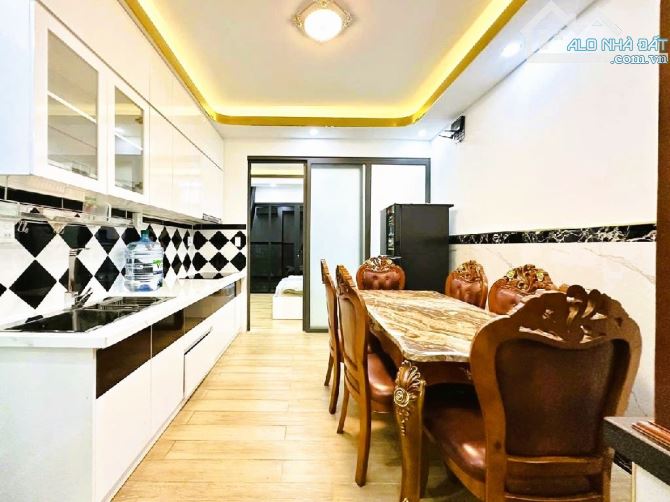 SIÊU PHẨM 5 TẦNG FULL NỘI THẤT CÓ THANG MÁY NGAY NGÃ TƯ TRẦN QUANG DIỆU, LÊ VĂN SỸ - Q.3. - 3