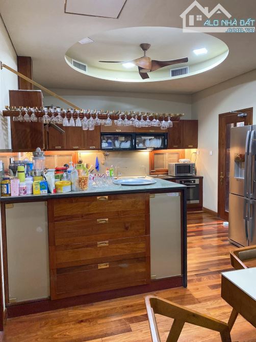 Bán biệt thự - kim cương - đơn lập KĐT Dịch Vọng 325m2 x 4T x MT 16m, Giá đầu tư 93 tỷ - 4