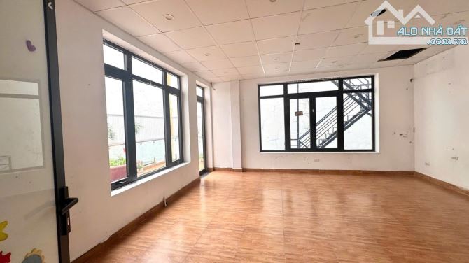 BÁN BIỆT THỰ KĐT THÀNH PHỐ GIAO LƯU, BẮC TỪ LIÊM - 190M² x 5T - MT 12M - Ô TÔ TRÁNH - 4