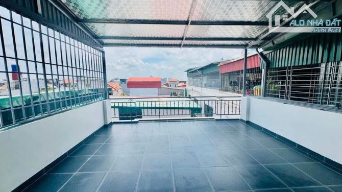 GẦN NGÔ GIA TỰ-LONG BIÊN  NHÀ MỚI DÂN XÂY- VÀI BƯỚC RA Ô TÔ TRÁNH - 4