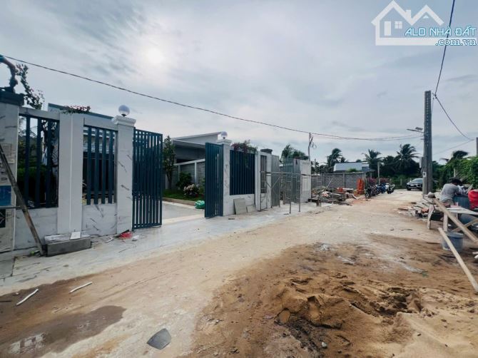 Nhà sân vườn, sân rộng dài 9m Tại Ấp Đồng xã Trung An - 4