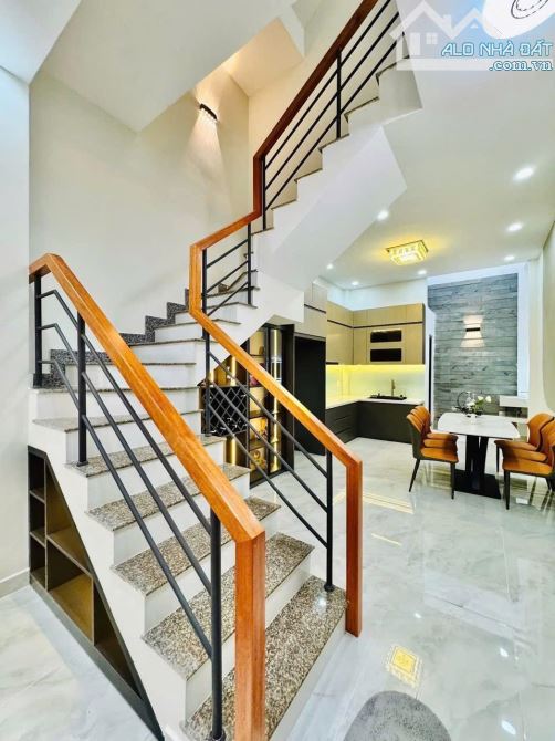 CẦN BÁN GẤP NHÀ LÊ THỊ BẠCH CÁT,P11,Quận 11-Giá:4tỷ890/56,7M2(4,2X13,5)-Sổ đẹp - 4