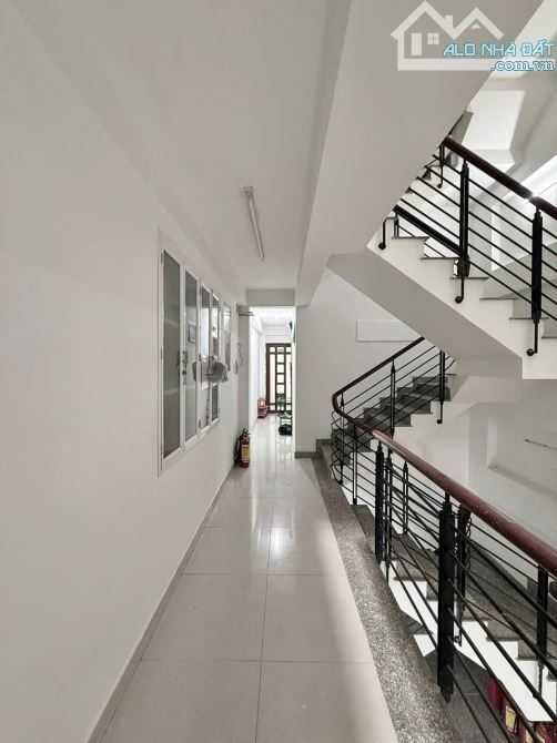 Tòa nhà CHDV đường Dương Quảng Hàm, P.5, GV - Ngay ĐHVL có 20P full nội thất - giá: 16,9ty - 4